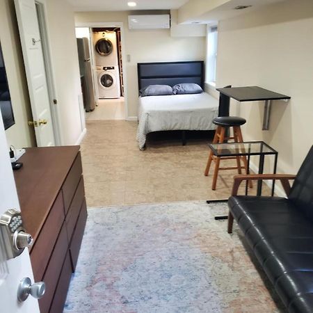 וושינגטון Sts - Single Traveler Studio -Black Door מראה חיצוני תמונה